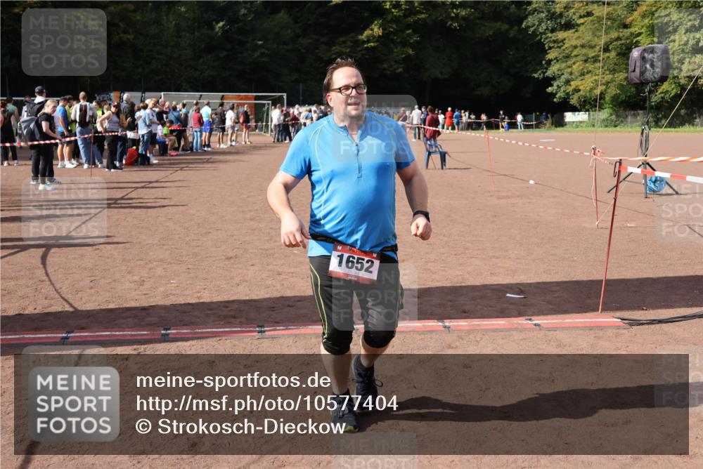 27.09.2026 - 35. Volkslauf durch das schöne Alstertal Strokosch-Dieckow http://msf.ph/oto/10577404 27.09.2026 12:31:51 Ziel 1652, 2202 meine-sportfotos.de