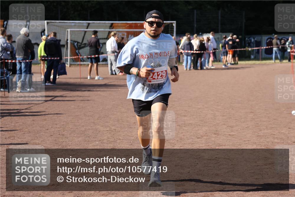 27.09.2026 - 35. Volkslauf durch das schöne Alstertal Strokosch-Dieckow http://msf.ph/oto/10577419 27.09.2026 12:42:10 Ziel 2429 meine-sportfotos.de