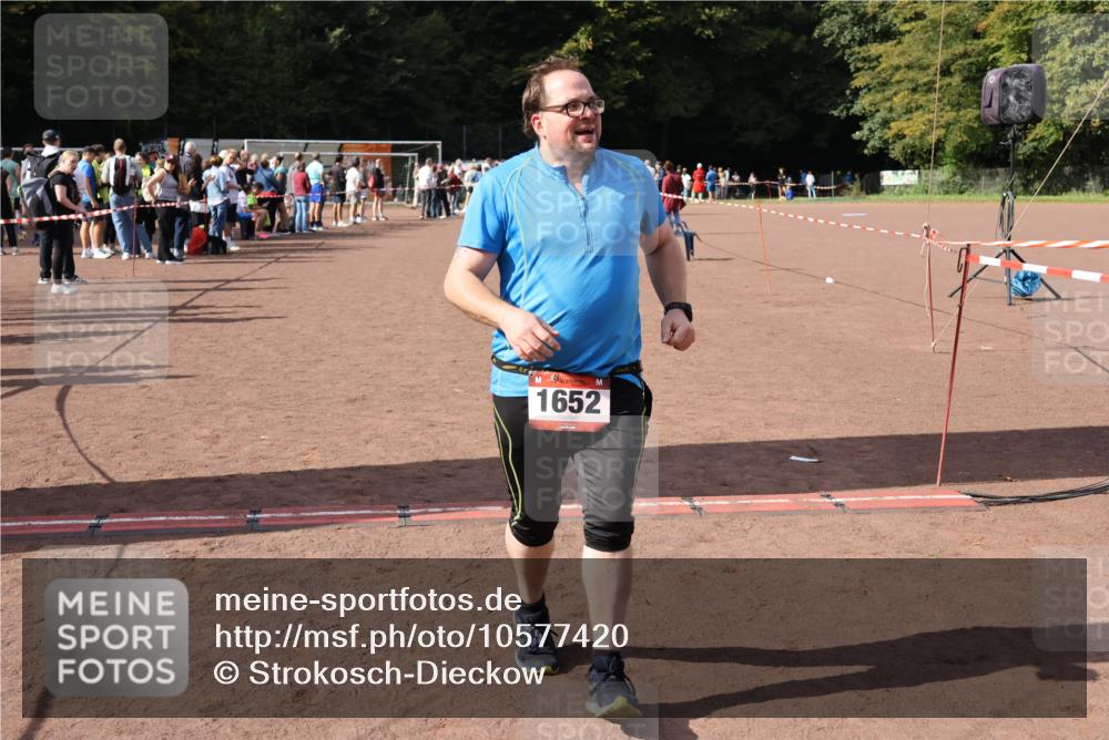 27.09.2026 - 35. Volkslauf durch das schöne Alstertal Strokosch-Dieckow http://msf.ph/oto/10577420 27.09.2026 12:31:51 Ziel 1652, 2202 meine-sportfotos.de