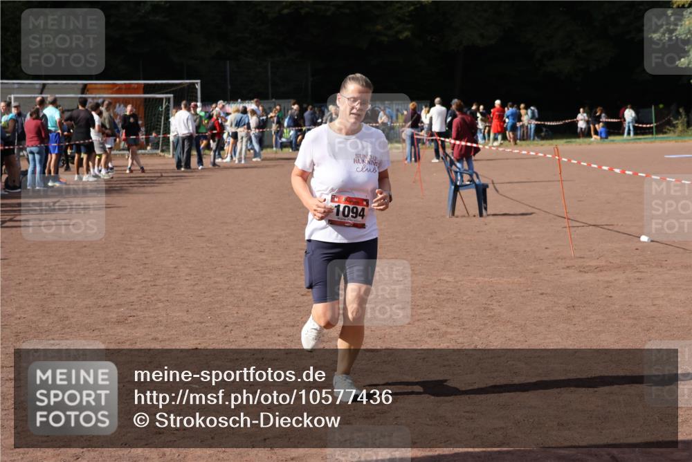 27.09.2026 - 35. Volkslauf durch das schöne Alstertal Strokosch-Dieckow http://msf.ph/oto/10577436 27.09.2026 12:31:59 Ziel 1094 meine-sportfotos.de