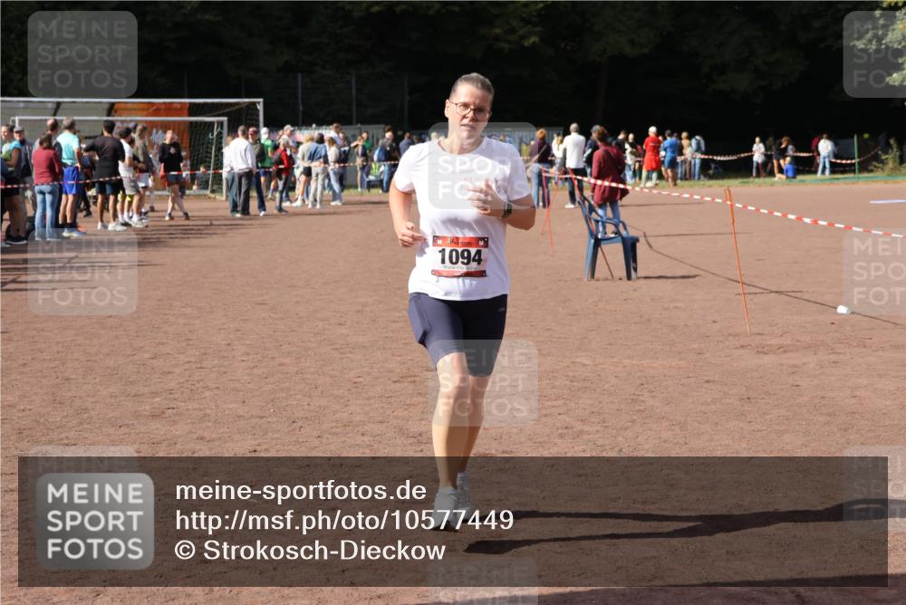 27.09.2026 - 35. Volkslauf durch das schöne Alstertal Strokosch-Dieckow http://msf.ph/oto/10577449 27.09.2026 12:31:59 Ziel 1094 meine-sportfotos.de