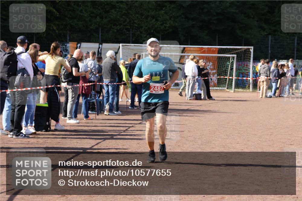 27.09.2026 - 35. Volkslauf durch das schöne Alstertal Strokosch-Dieckow http://msf.ph/oto/10577655 27.09.2026 12:43:15 Ziel 2487 meine-sportfotos.de