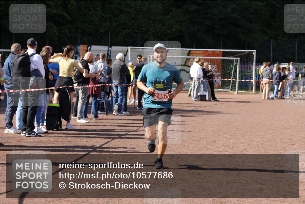 27.09.2026 - 35. Volkslauf durch das schöne Alstertal Strokosch-Dieckow http://msf.ph/oto/10577686 27.09.2026 12:43:15 Ziel 2487 meine-sportfotos.de