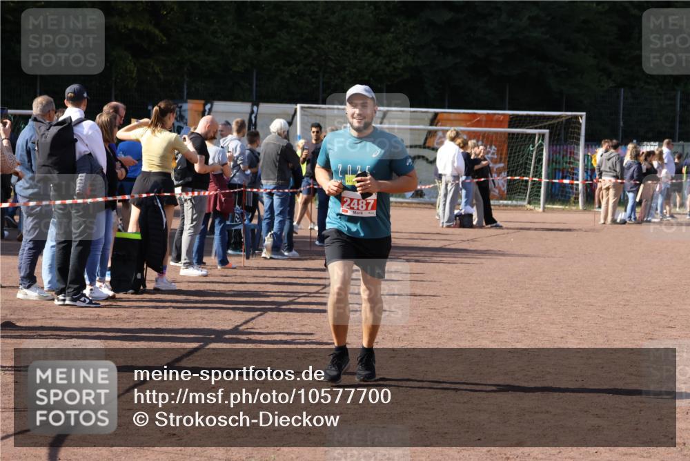 27.09.2026 - 35. Volkslauf durch das schöne Alstertal Strokosch-Dieckow http://msf.ph/oto/10577700 27.09.2026 12:43:15 Ziel 2487 meine-sportfotos.de