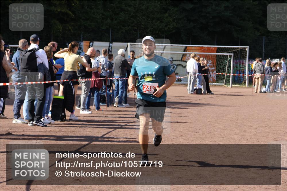 27.09.2026 - 35. Volkslauf durch das schöne Alstertal Strokosch-Dieckow http://msf.ph/oto/10577719 27.09.2026 12:43:15 Ziel 2487 meine-sportfotos.de