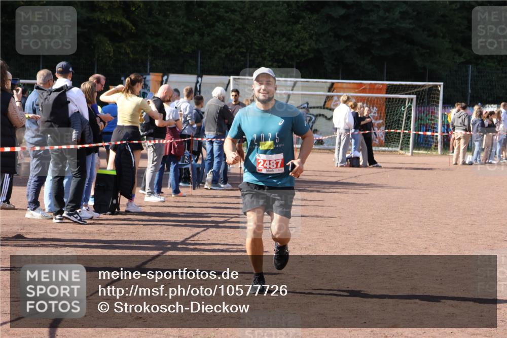 27.09.2026 - 35. Volkslauf durch das schöne Alstertal Strokosch-Dieckow http://msf.ph/oto/10577726 27.09.2026 12:43:15 Ziel 2487 meine-sportfotos.de