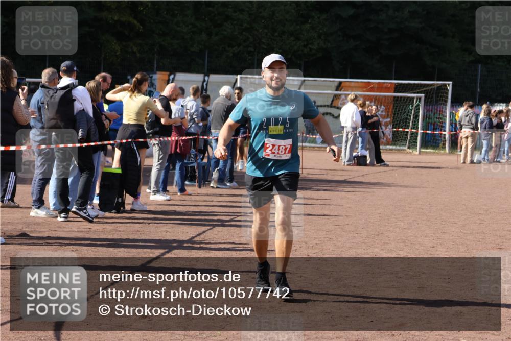 27.09.2026 - 35. Volkslauf durch das schöne Alstertal Strokosch-Dieckow http://msf.ph/oto/10577742 27.09.2026 12:43:15 Ziel 2487 meine-sportfotos.de