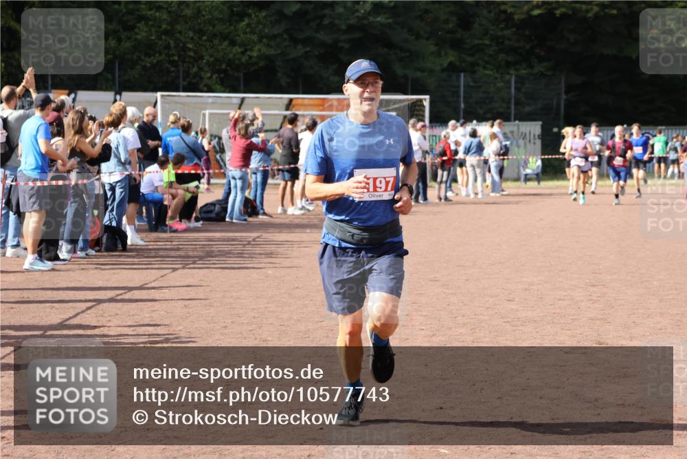27.09.2026 - 35. Volkslauf durch das schöne Alstertal Strokosch-Dieckow http://msf.ph/oto/10577743 27.09.2026 12:32:34 Ziel 2197 meine-sportfotos.de
