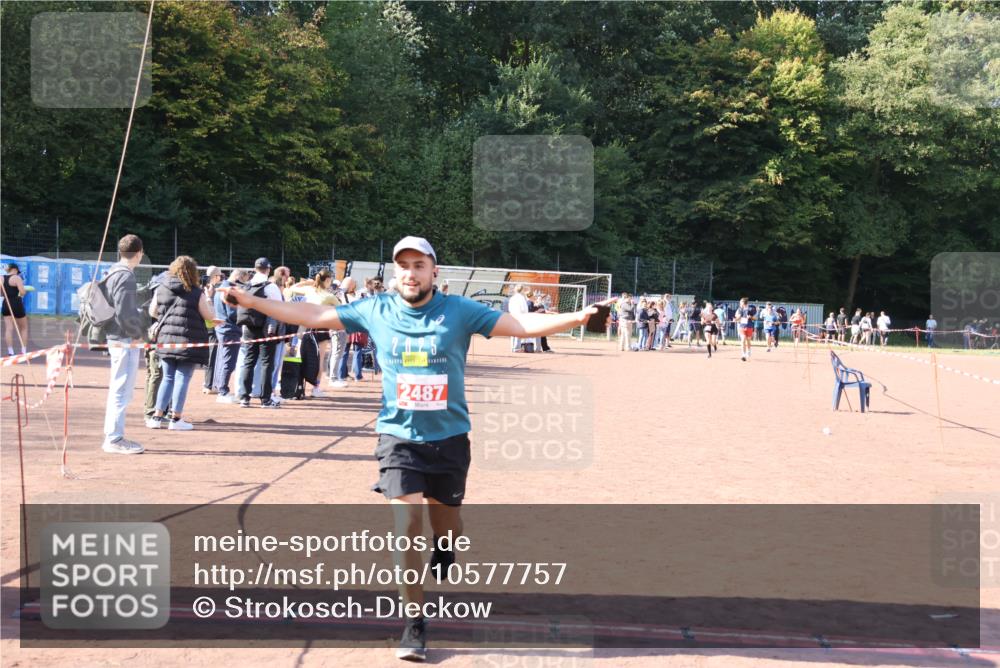 27.09.2026 - 35. Volkslauf durch das schöne Alstertal Strokosch-Dieckow http://msf.ph/oto/10577757 27.09.2026 12:43:17 Ziel 2487 meine-sportfotos.de