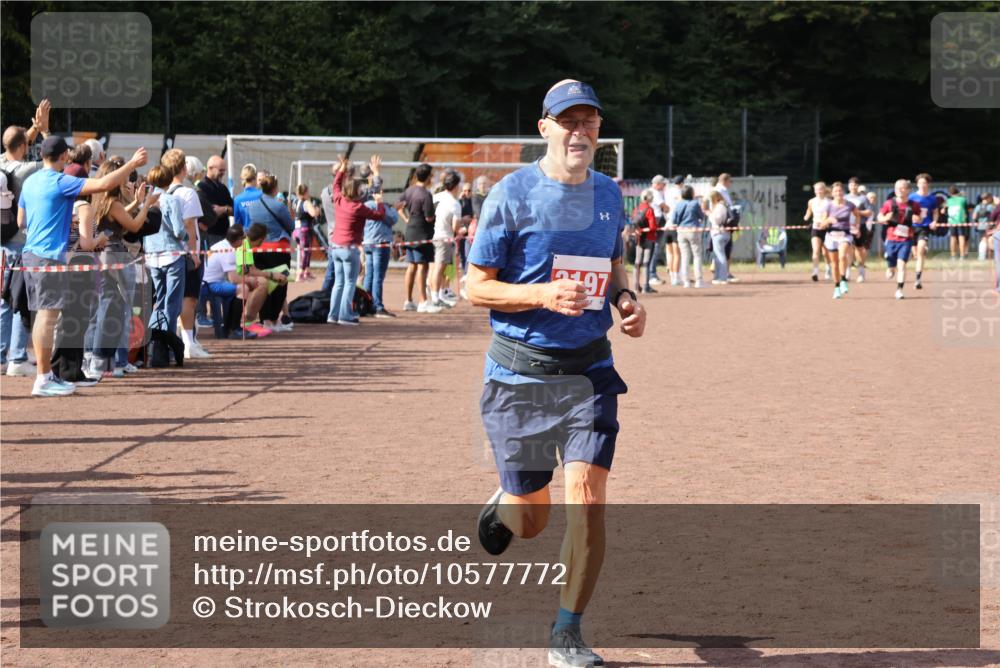 27.09.2026 - 35. Volkslauf durch das schöne Alstertal Strokosch-Dieckow http://msf.ph/oto/10577772 27.09.2026 12:32:34 Ziel 2197 meine-sportfotos.de