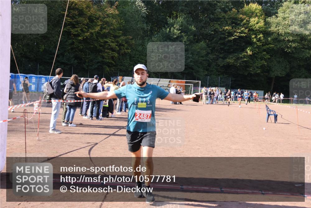 27.09.2026 - 35. Volkslauf durch das schöne Alstertal Strokosch-Dieckow http://msf.ph/oto/10577781 27.09.2026 12:43:18 Ziel 2487 meine-sportfotos.de