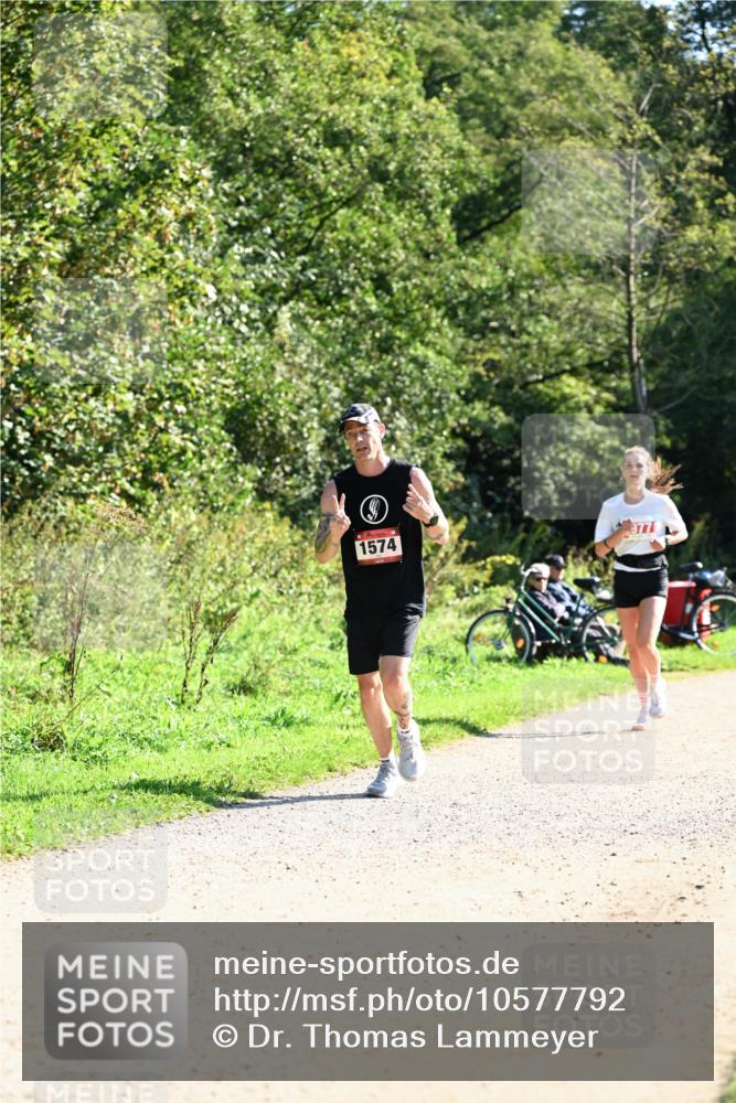 27.09.2026 - 35. Volkslauf durch das schöne Alstertal Dr. Thomas Lammeyer http://msf.ph/oto/10577792 27.09.2026 11:55:28 Laufen 1574, 977 meine-sportfotos.de