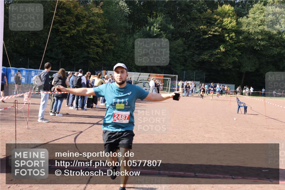 27.09.2026 - 35. Volkslauf durch das schöne Alstertal Strokosch-Dieckow http://msf.ph/oto/10577807 27.09.2026 12:43:18 Ziel 2487 meine-sportfotos.de