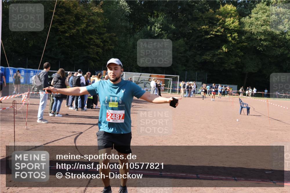 27.09.2026 - 35. Volkslauf durch das schöne Alstertal Strokosch-Dieckow http://msf.ph/oto/10577821 27.09.2026 12:43:18 Ziel 2487 meine-sportfotos.de