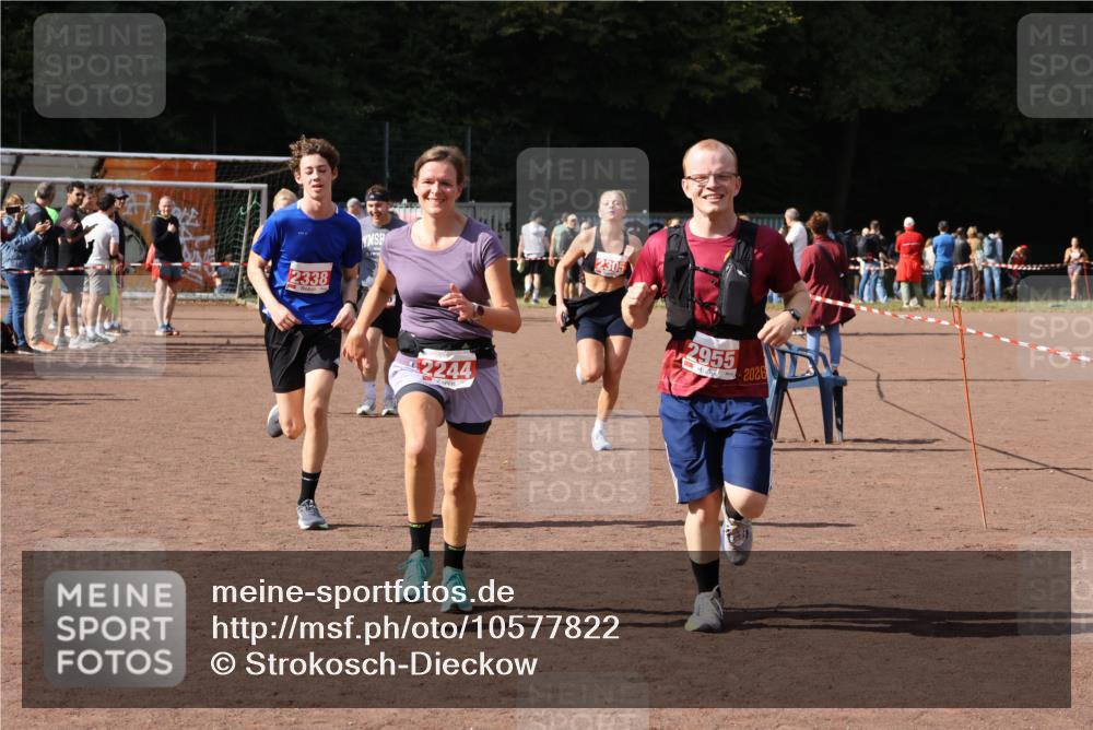 27.09.2026 - 35. Volkslauf durch das schöne Alstertal Strokosch-Dieckow http://msf.ph/oto/10577822 27.09.2026 12:32:44 Ziel 1084, 1645, 2244, 2305, 2338, 2955 meine-sportfotos.de