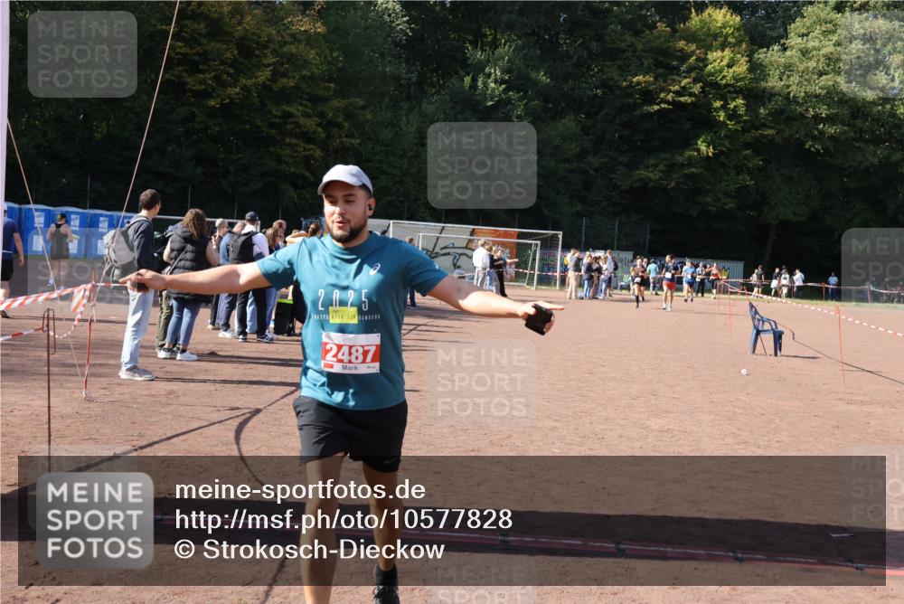 27.09.2026 - 35. Volkslauf durch das schöne Alstertal Strokosch-Dieckow http://msf.ph/oto/10577828 27.09.2026 12:43:18 Ziel 2487 meine-sportfotos.de