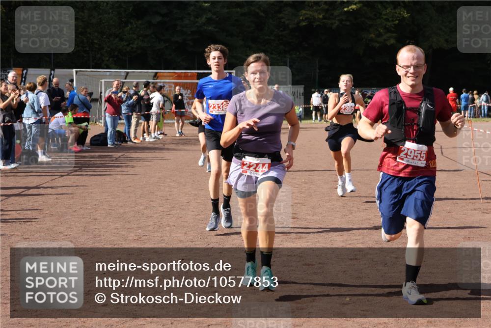 27.09.2026 - 35. Volkslauf durch das schöne Alstertal Strokosch-Dieckow http://msf.ph/oto/10577853 27.09.2026 12:32:45 Ziel 1084, 1645, 2244, 2305, 2338, 2955 meine-sportfotos.de