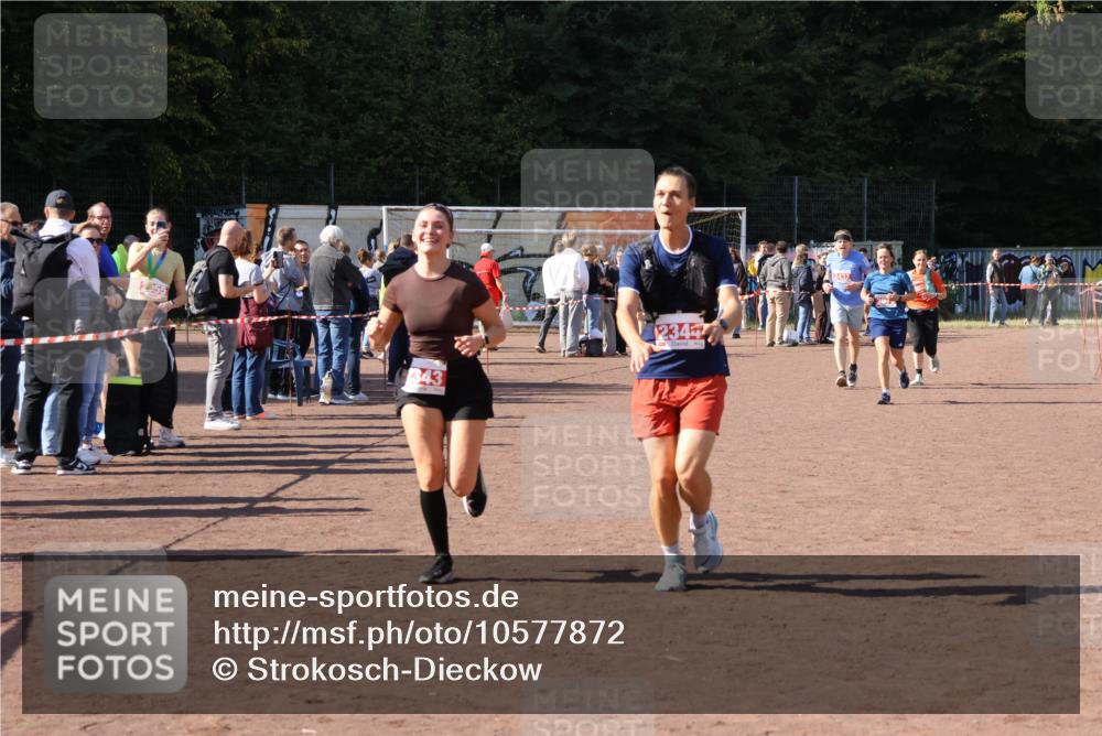 27.09.2026 - 35. Volkslauf durch das schöne Alstertal Strokosch-Dieckow http://msf.ph/oto/10577872 27.09.2026 12:43:28 Ziel 2078, 2337, 2343, 2344, 2432 meine-sportfotos.de