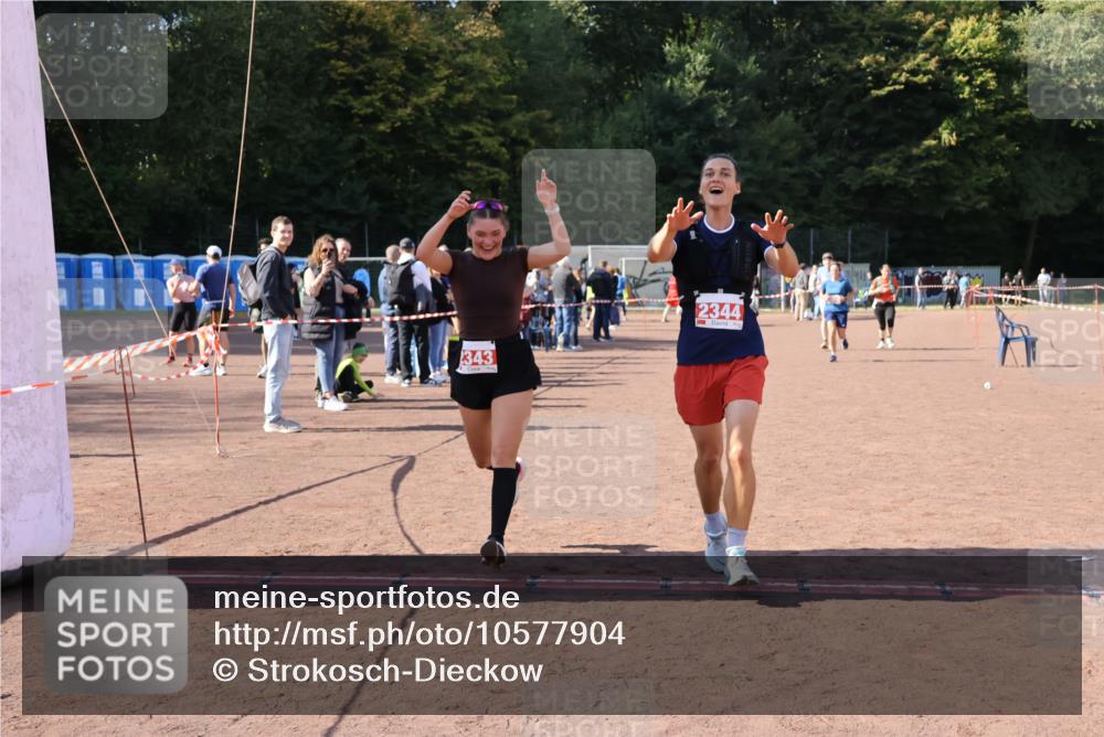 27.09.2026 - 35. Volkslauf durch das schöne Alstertal Strokosch-Dieckow http://msf.ph/oto/10577904 27.09.2026 12:43:29 Ziel 2078, 2337, 2343, 2344, 2432 meine-sportfotos.de