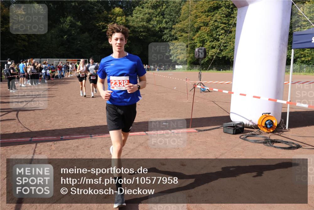 27.09.2026 - 35. Volkslauf durch das schöne Alstertal Strokosch-Dieckow http://msf.ph/oto/10577958 27.09.2026 12:32:48 Ziel 1084, 1645, 2244, 2305, 2338, 2955 meine-sportfotos.de