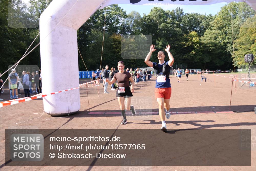 27.09.2026 - 35. Volkslauf durch das schöne Alstertal Strokosch-Dieckow http://msf.ph/oto/10577965 27.09.2026 12:43:30 Ziel 2078, 2337, 2343, 2344, 2432 meine-sportfotos.de