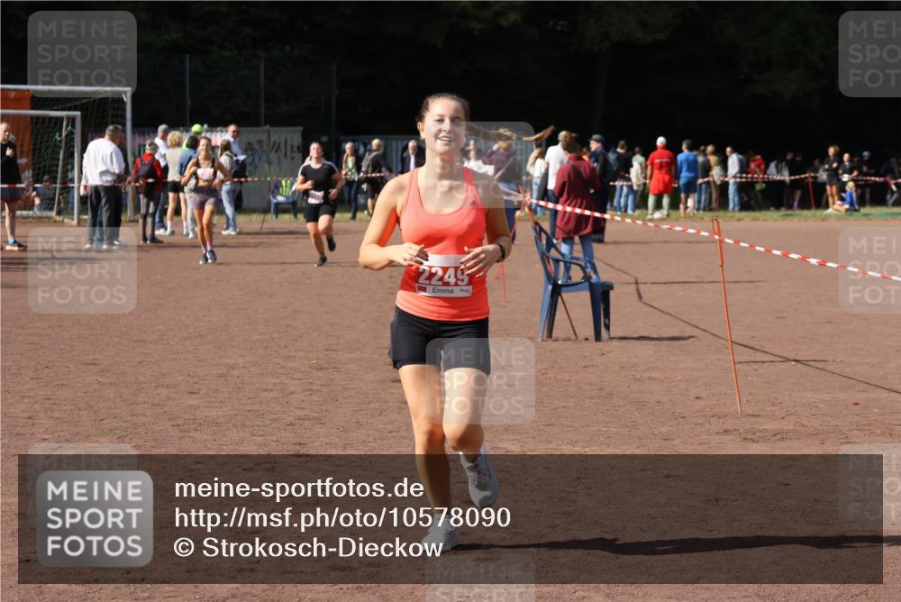 27.09.2026 - 35. Volkslauf durch das schöne Alstertal Strokosch-Dieckow http://msf.ph/oto/10578090 27.09.2026 12:33:00 Ziel 2249, 2256, 2397 meine-sportfotos.de