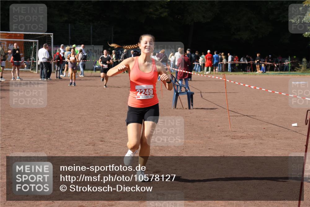 27.09.2026 - 35. Volkslauf durch das schöne Alstertal Strokosch-Dieckow http://msf.ph/oto/10578127 27.09.2026 12:33:00 Ziel 2249, 2256, 2397 meine-sportfotos.de