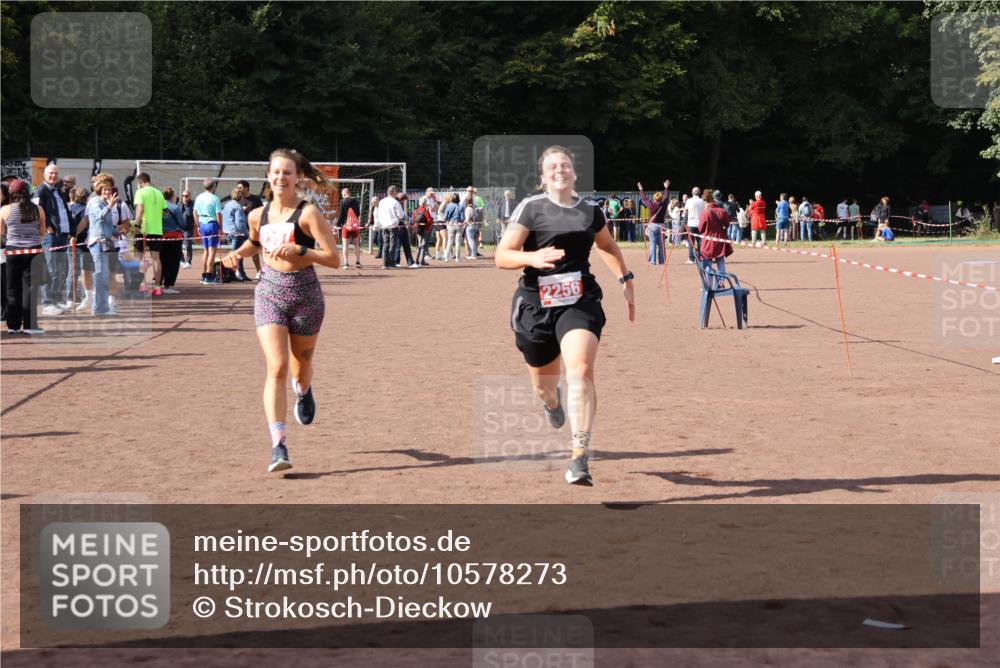 27.09.2026 - 35. Volkslauf durch das schöne Alstertal Strokosch-Dieckow http://msf.ph/oto/10578273 27.09.2026 12:33:08 Ziel 2256, 2397 meine-sportfotos.de