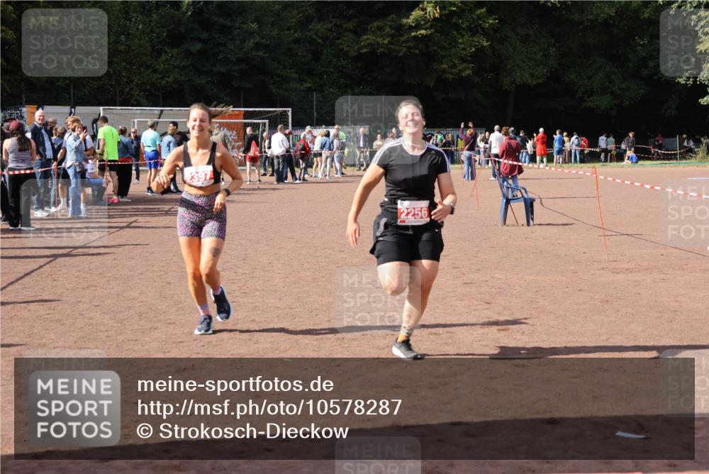 27.09.2026 - 35. Volkslauf durch das schöne Alstertal Strokosch-Dieckow http://msf.ph/oto/10578287 27.09.2026 12:33:08 Ziel 2256, 2397 meine-sportfotos.de