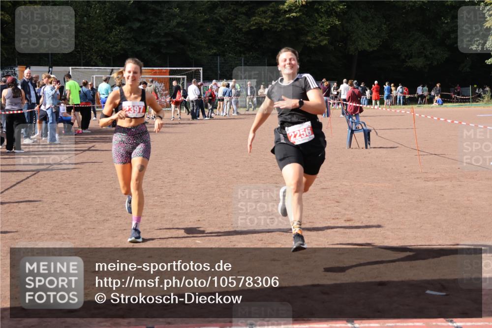 27.09.2026 - 35. Volkslauf durch das schöne Alstertal Strokosch-Dieckow http://msf.ph/oto/10578306 27.09.2026 12:33:08 Ziel 2256, 2397 meine-sportfotos.de