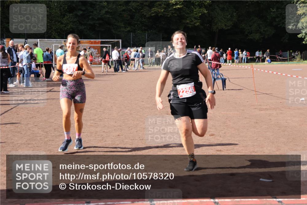 27.09.2026 - 35. Volkslauf durch das schöne Alstertal Strokosch-Dieckow http://msf.ph/oto/10578320 27.09.2026 12:33:08 Ziel 2256, 2397 meine-sportfotos.de