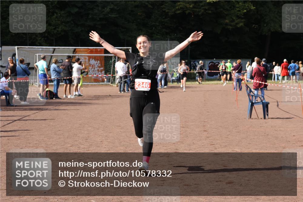 27.09.2026 - 35. Volkslauf durch das schöne Alstertal Strokosch-Dieckow http://msf.ph/oto/10578332 27.09.2026 12:33:25 Ziel 2346 meine-sportfotos.de