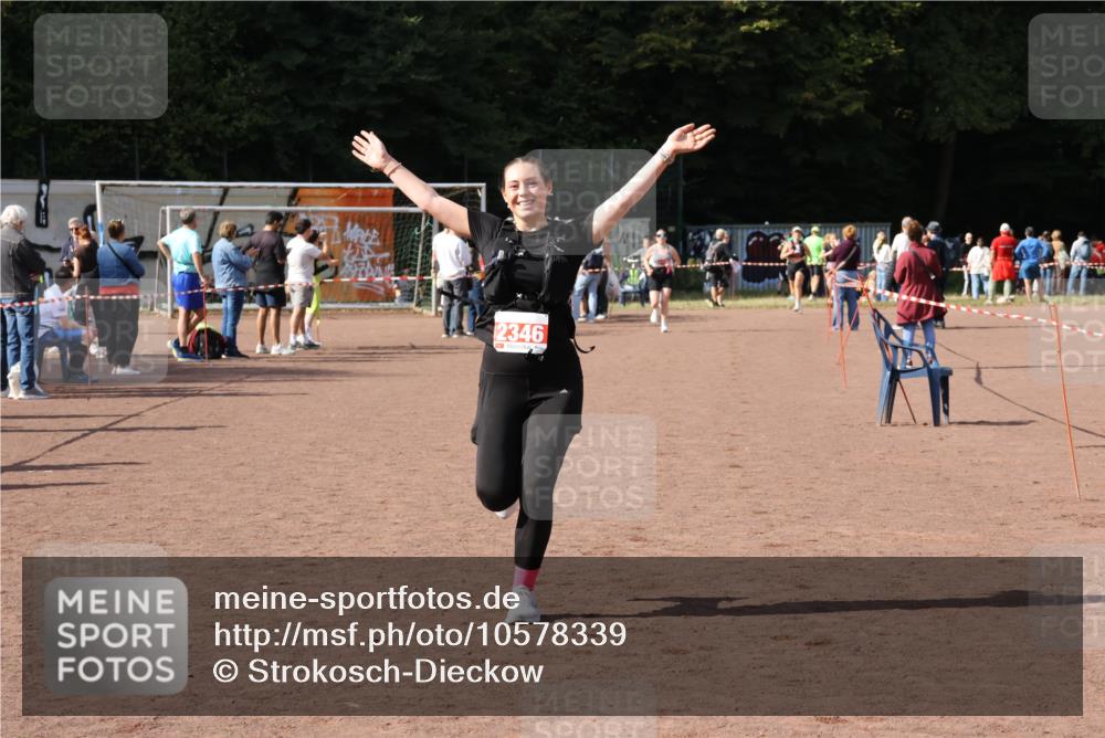 27.09.2026 - 35. Volkslauf durch das schöne Alstertal Strokosch-Dieckow http://msf.ph/oto/10578339 27.09.2026 12:33:25 Ziel 2346 meine-sportfotos.de