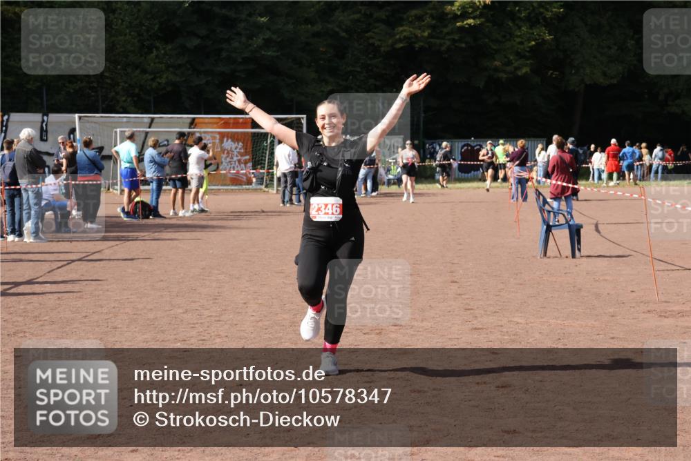 27.09.2026 - 35. Volkslauf durch das schöne Alstertal Strokosch-Dieckow http://msf.ph/oto/10578347 27.09.2026 12:33:25 Ziel 2346 meine-sportfotos.de