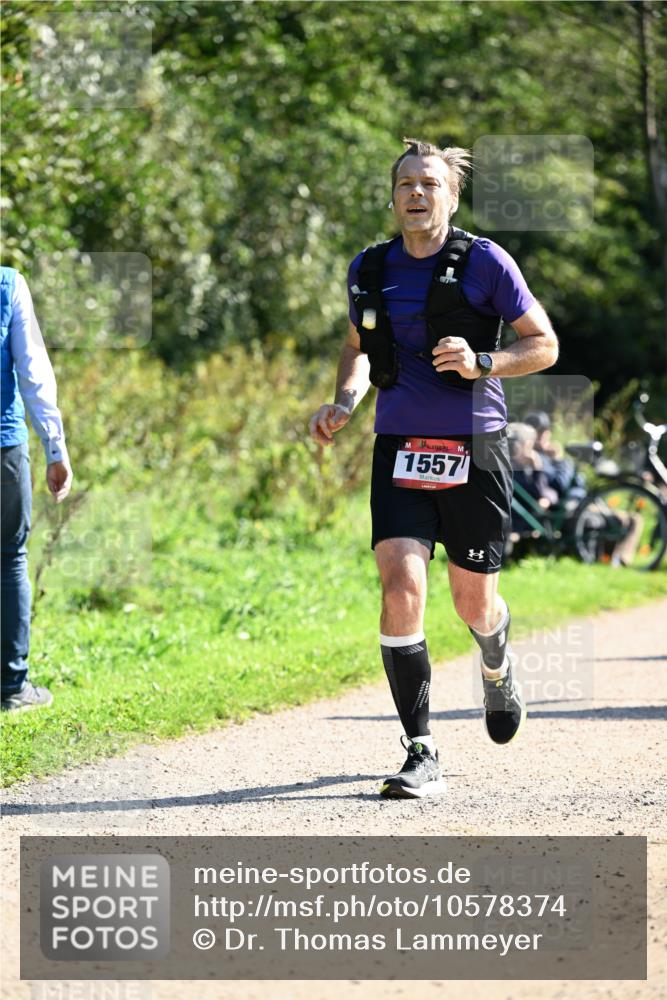 27.09.2026 - 35. Volkslauf durch das schöne Alstertal Dr. Thomas Lammeyer http://msf.ph/oto/10578374 27.09.2026 12:00:18 Laufen 1557 meine-sportfotos.de