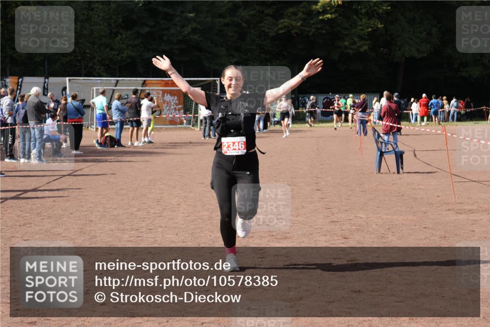 27.09.2026 - 35. Volkslauf durch das schöne Alstertal Strokosch-Dieckow http://msf.ph/oto/10578385 27.09.2026 12:33:25 Ziel 2346 meine-sportfotos.de