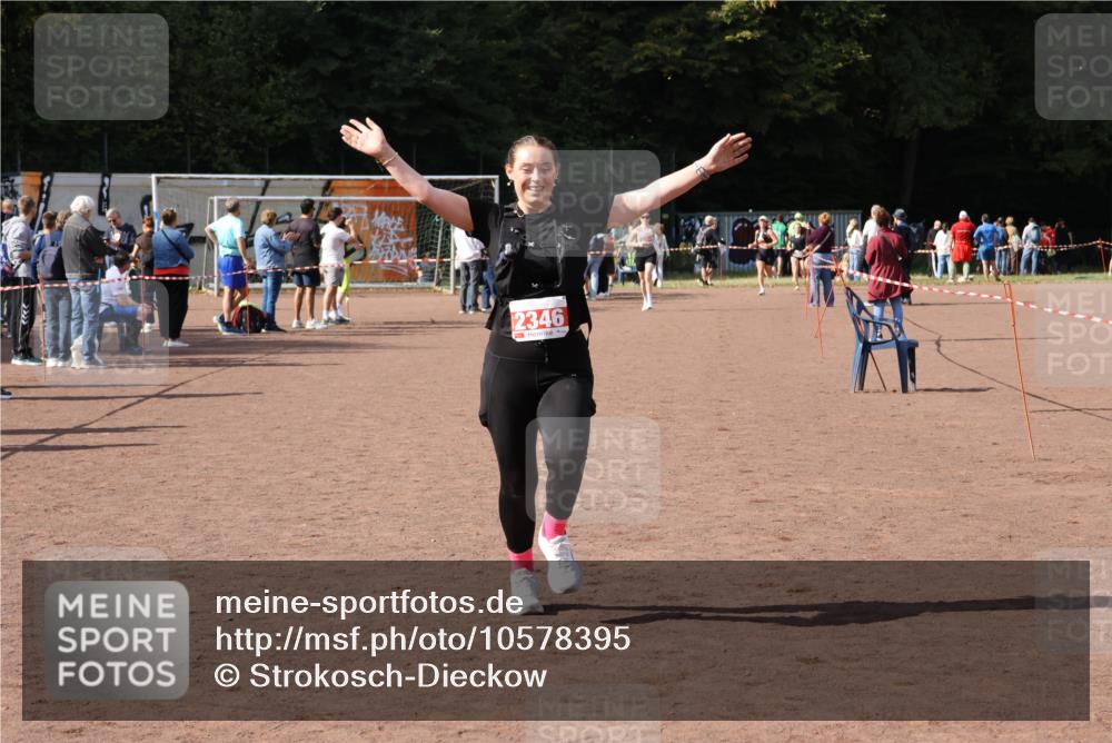 27.09.2026 - 35. Volkslauf durch das schöne Alstertal Strokosch-Dieckow http://msf.ph/oto/10578395 27.09.2026 12:33:25 Ziel 2346 meine-sportfotos.de