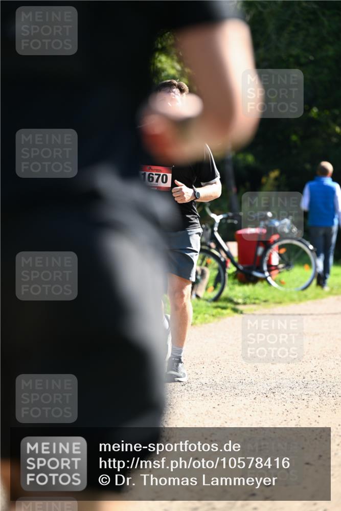 27.09.2026 - 35. Volkslauf durch das schöne Alstertal Dr. Thomas Lammeyer http://msf.ph/oto/10578416 27.09.2026 12:00:36 Laufen 1670 meine-sportfotos.de