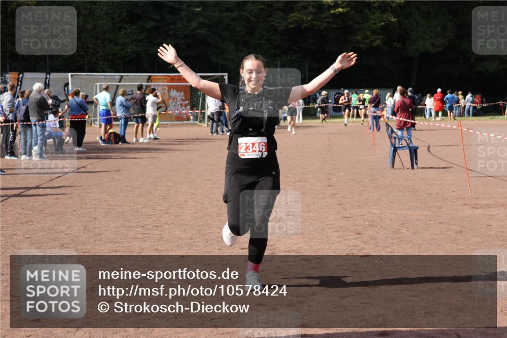 27.09.2026 - 35. Volkslauf durch das schöne Alstertal Strokosch-Dieckow http://msf.ph/oto/10578424 27.09.2026 12:33:25 Ziel 2346 meine-sportfotos.de