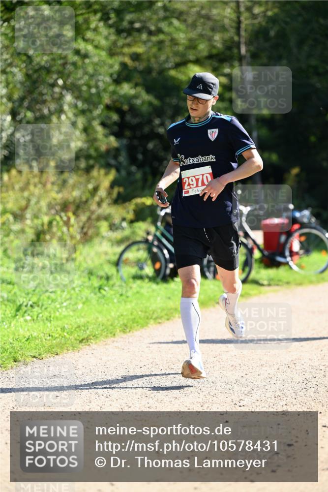 27.09.2026 - 35. Volkslauf durch das schöne Alstertal Dr. Thomas Lammeyer http://msf.ph/oto/10578431 27.09.2026 12:00:40 Laufen 2970 meine-sportfotos.de