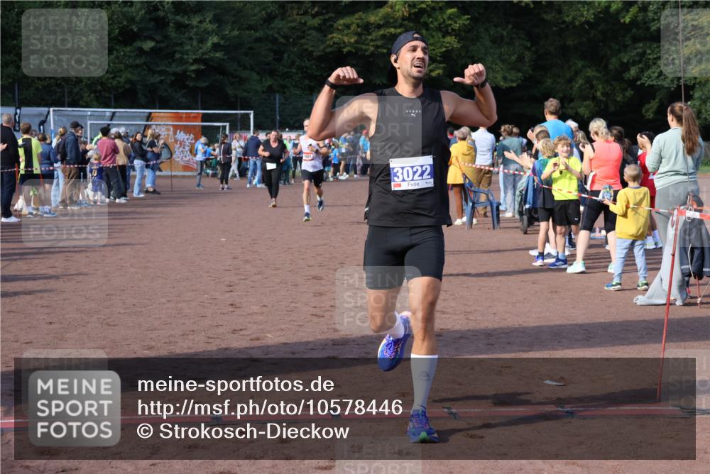 27.09.2026 - 35. Volkslauf durch das schöne Alstertal Strokosch-Dieckow http://msf.ph/oto/10578446 27.09.2026 11:19:30 Ziel 1401, 3022, 3150, 3164, 3345, 3346 meine-sportfotos.de