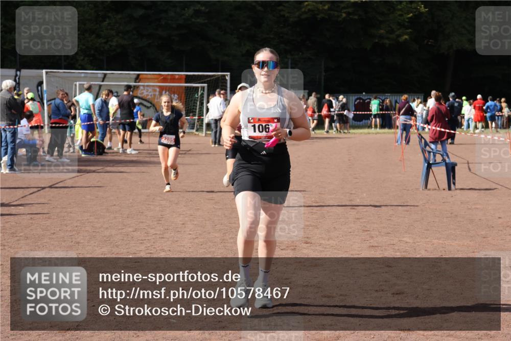 27.09.2026 - 35. Volkslauf durch das schöne Alstertal Strokosch-Dieckow http://msf.ph/oto/10578467 27.09.2026 12:33:36 Ziel 1066, 2285, 2465 meine-sportfotos.de