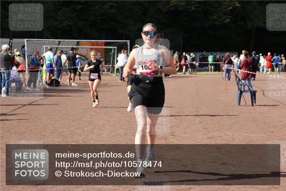 27.09.2026 - 35. Volkslauf durch das schöne Alstertal Strokosch-Dieckow http://msf.ph/oto/10578474 27.09.2026 12:33:36 Ziel 1066, 2285, 2465 meine-sportfotos.de