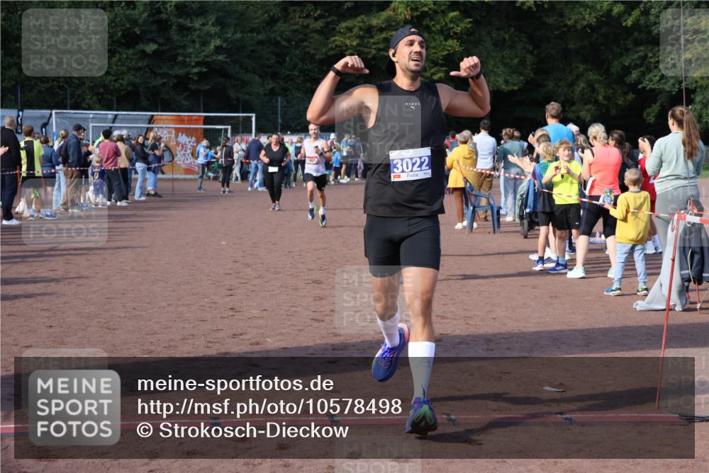 27.09.2026 - 35. Volkslauf durch das schöne Alstertal Strokosch-Dieckow http://msf.ph/oto/10578498 27.09.2026 11:19:30 Ziel 1401, 3022, 3150, 3164, 3345, 3346 meine-sportfotos.de