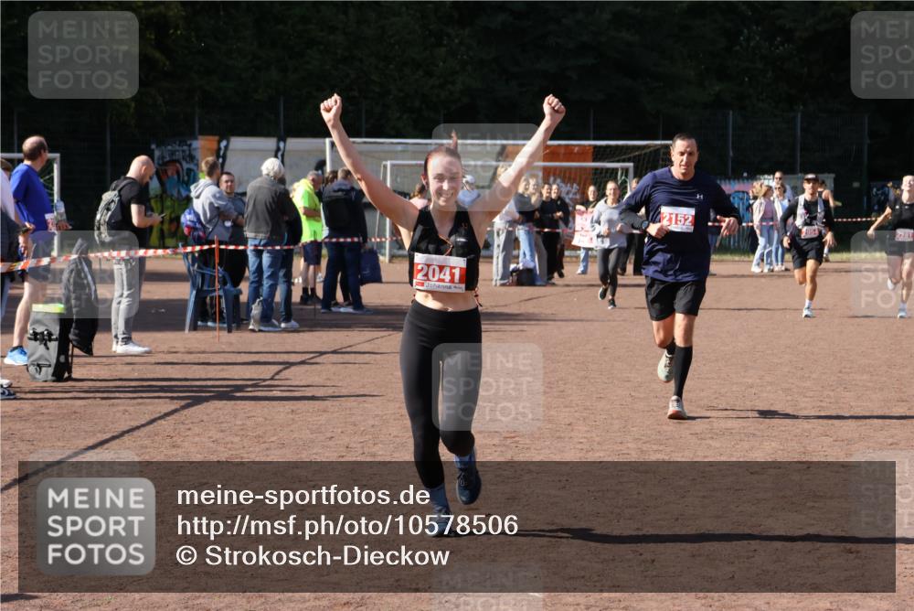 27.09.2026 - 35. Volkslauf durch das schöne Alstertal Strokosch-Dieckow http://msf.ph/oto/10578506 27.09.2026 12:44:28 Ziel 2041, 2152, 2281, 2954 meine-sportfotos.de