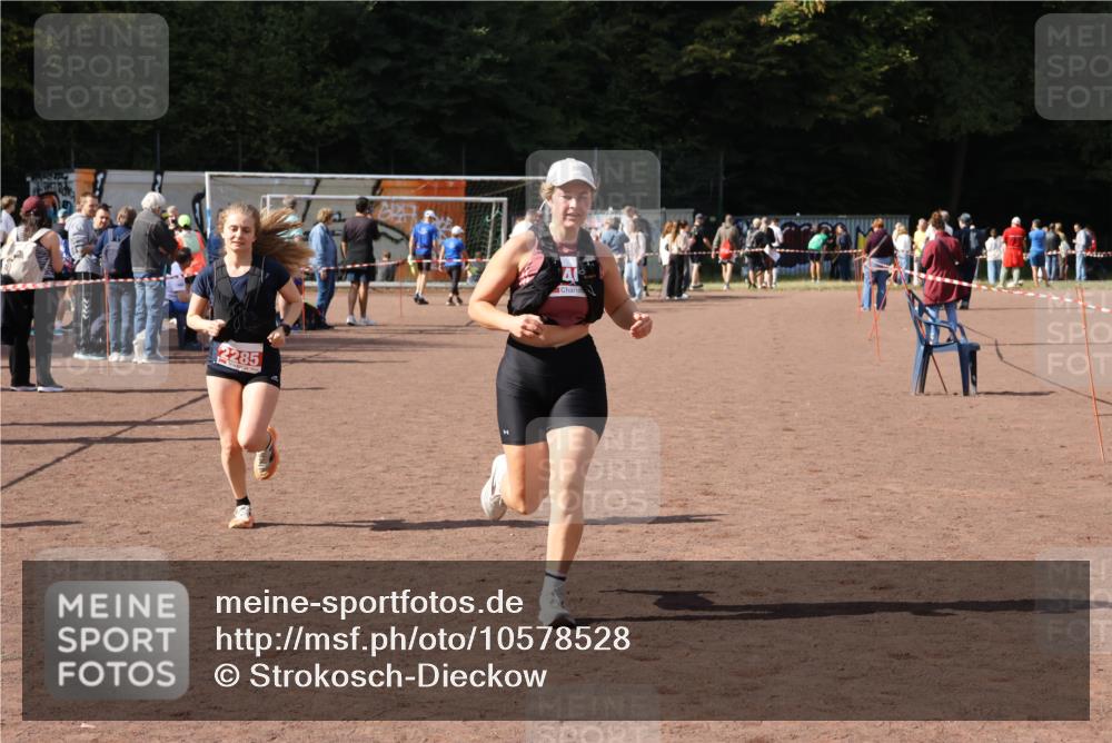 27.09.2026 - 35. Volkslauf durch das schöne Alstertal Strokosch-Dieckow http://msf.ph/oto/10578528 27.09.2026 12:33:39 Ziel 1066, 2285, 2465 meine-sportfotos.de