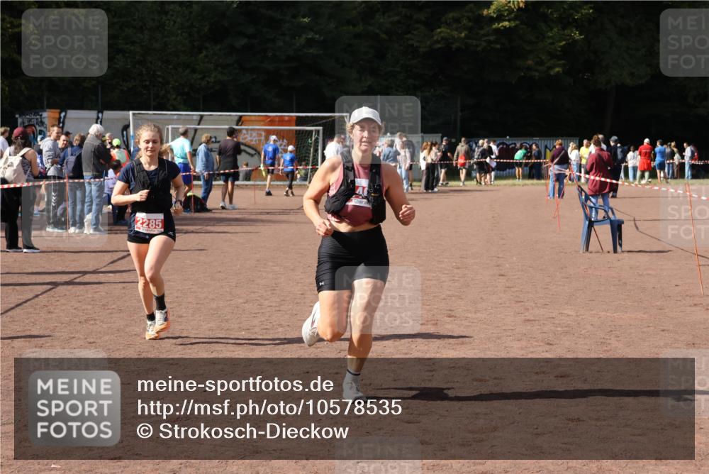 27.09.2026 - 35. Volkslauf durch das schöne Alstertal Strokosch-Dieckow http://msf.ph/oto/10578535 27.09.2026 12:33:39 Ziel 1066, 2285, 2465 meine-sportfotos.de