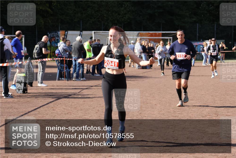 27.09.2026 - 35. Volkslauf durch das schöne Alstertal Strokosch-Dieckow http://msf.ph/oto/10578555 27.09.2026 12:44:28 Ziel 2041, 2152, 2281, 2954 meine-sportfotos.de