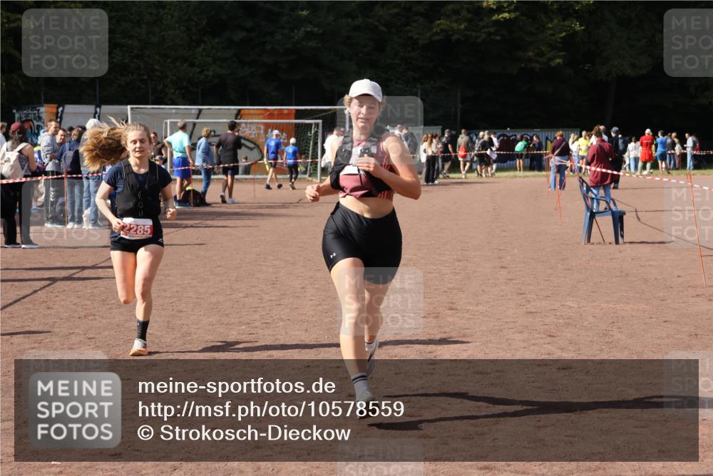 27.09.2026 - 35. Volkslauf durch das schöne Alstertal Strokosch-Dieckow http://msf.ph/oto/10578559 27.09.2026 12:33:39 Ziel 1066, 2285, 2465 meine-sportfotos.de