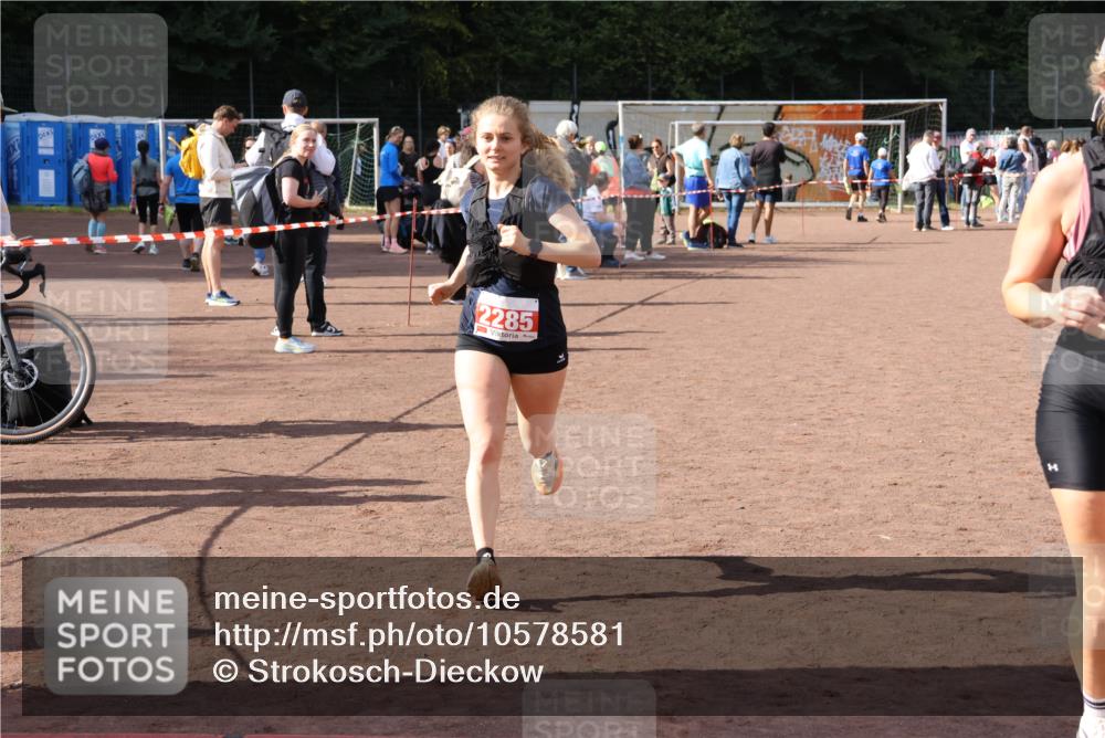 27.09.2026 - 35. Volkslauf durch das schöne Alstertal Strokosch-Dieckow http://msf.ph/oto/10578581 27.09.2026 12:33:40 Ziel 1066, 2285, 2465 meine-sportfotos.de